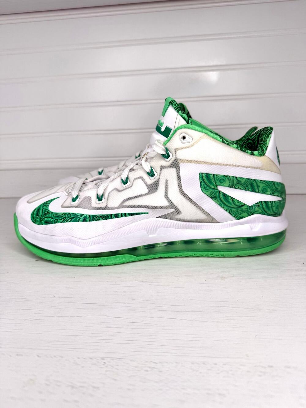 Nike LeBron 11 Low Easter 642849-100 Men’s Size 10.5 White Green No Box